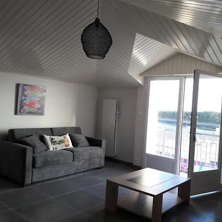 Appartement Face Au Port Et à L'ocean Gilles Croix De Vie Wifi Balcon Parking Prive Couvert
